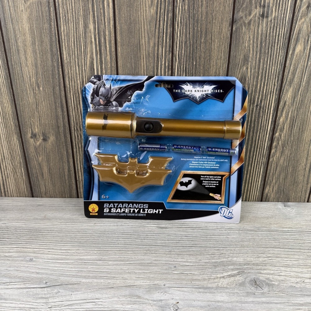 BATMAN BATARANGS AND SAFETY LIGHT DAWN OF JUSTICE SUPERMAN DC COMICS